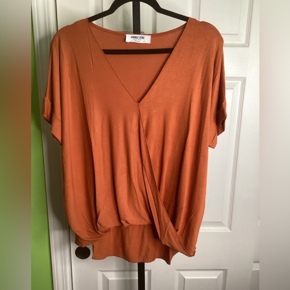 Double Zero Rust V-Neck Blouse, size Medium, NWT